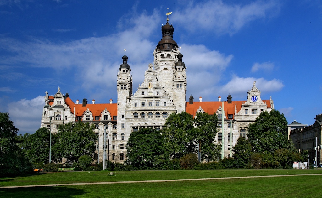 New Town Hall Leipzig (cc by-sa wikipedia user Appaloosa); Overall view from south New Town Hall, 2010